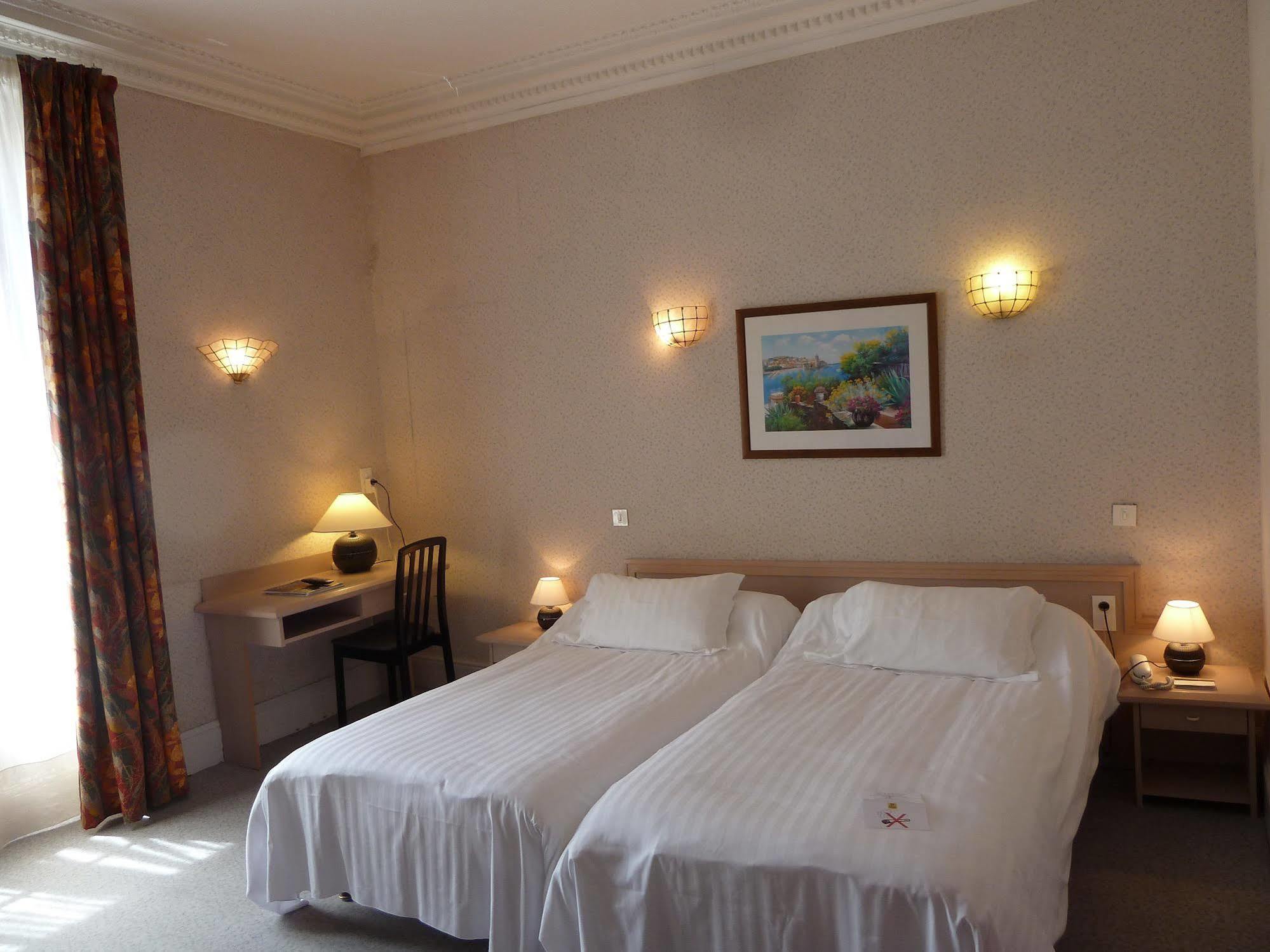 Logis Le Midland Hotel Vichy Exterior photo